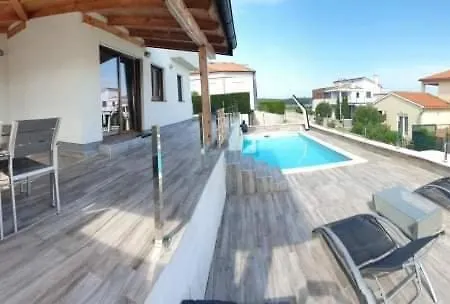 Luxury 2-bedroom Near The With Private Pool -exclusive Use * Banjole