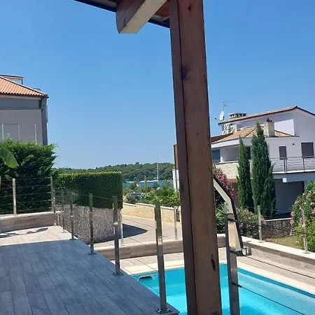 Luxury 2-bedroom Near The With Private Pool -exclusive Use * Banjole