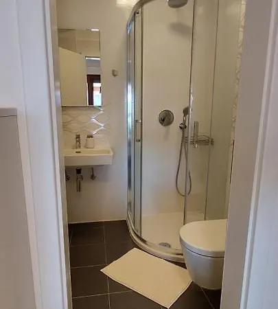 Luxury 2-bedroom Near The With Private Pool -exclusive Use Banjole