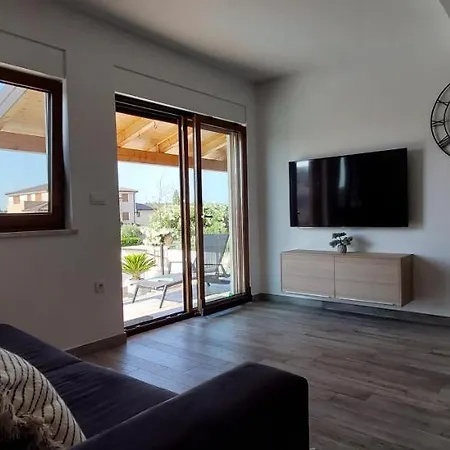 Histria Luxury Apartment With Private Pool Near The Beach * 班约勒