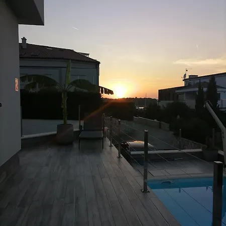 Luxury Near The With Private Pool -exclusive Use 班约勒