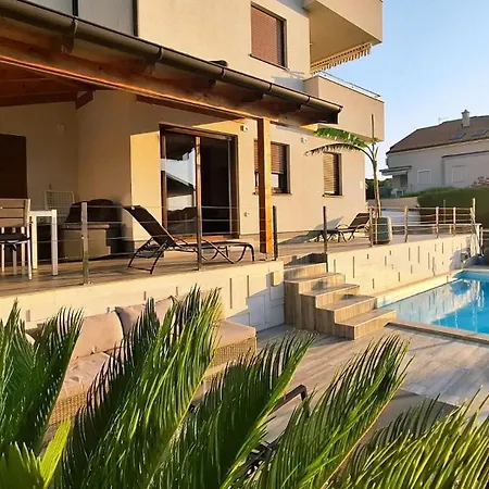 Luxury Near The With Private Pool -exclusive Use 公寓 班约勒
